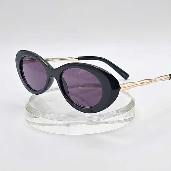 Monroe(sunreader) - Picture 4 of 4